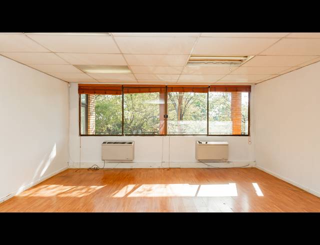 213M² OFFICE TO LET IN LYME PARK